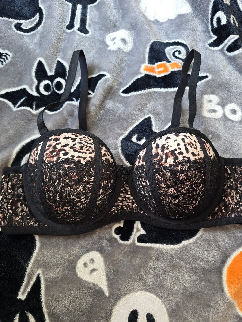 Torrid Curve Cheetah Lace Convertible Strapless Bra Size 40C